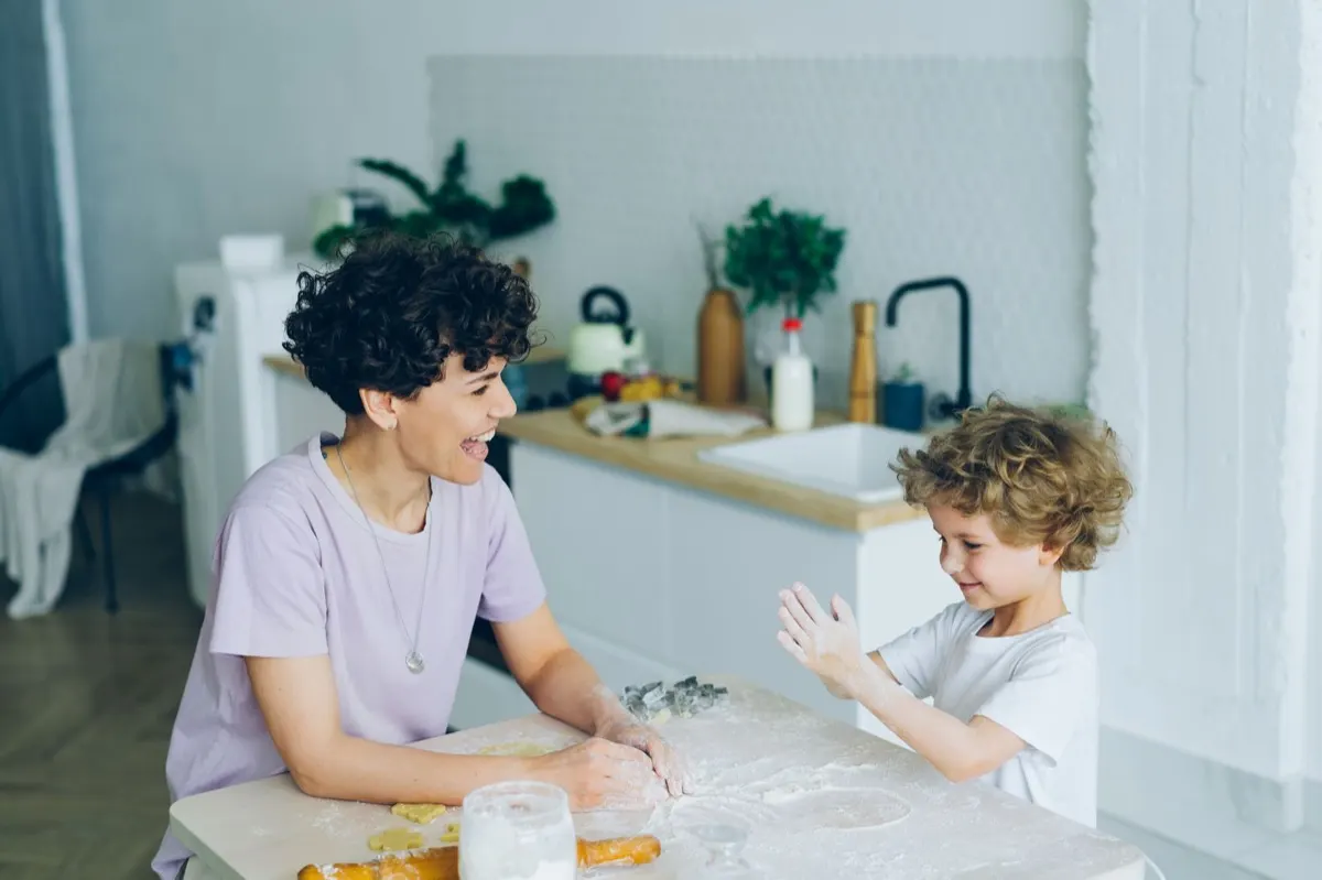 A mother and her child at the kitchen table at home